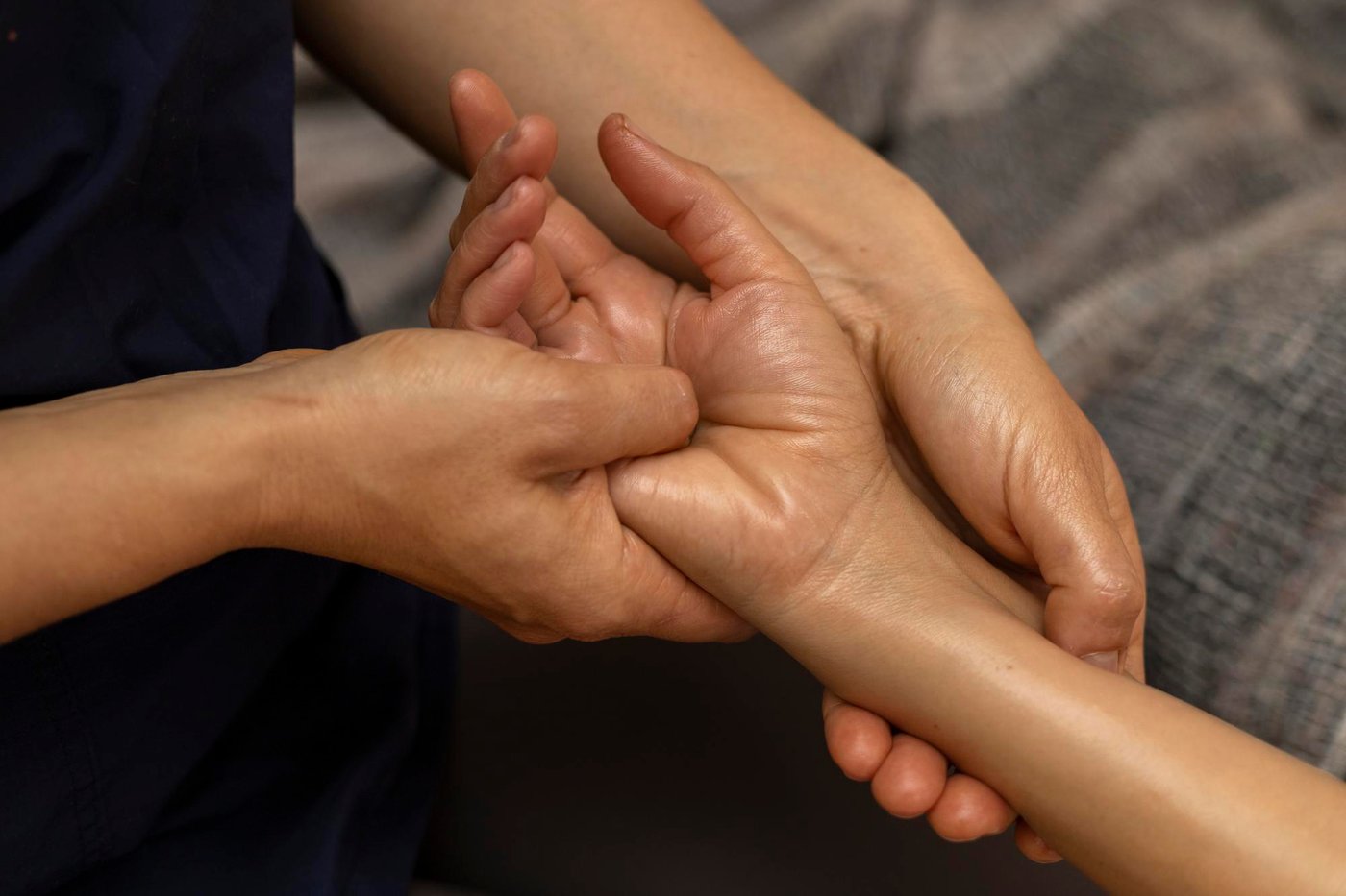 Wohltuende Handmassage